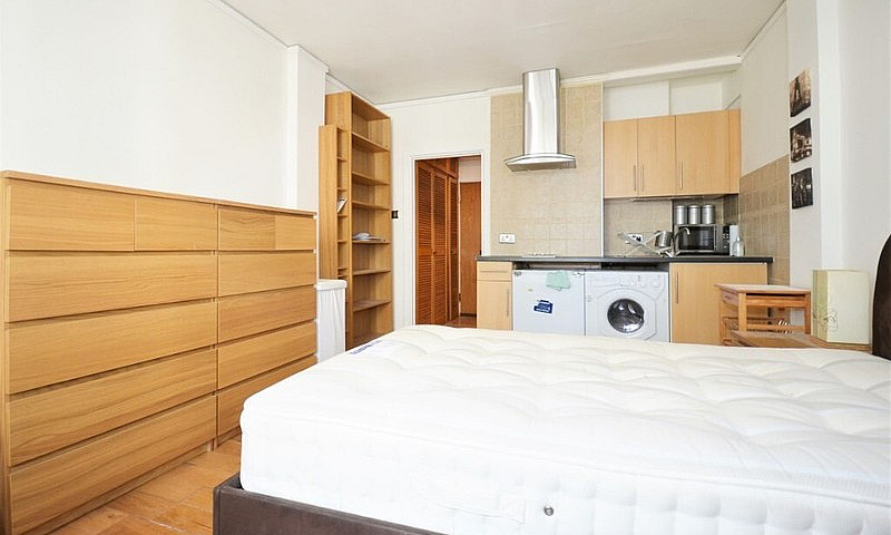 Wc1H: Large Studio A...