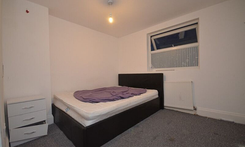Cheap One Bedroom Fl...