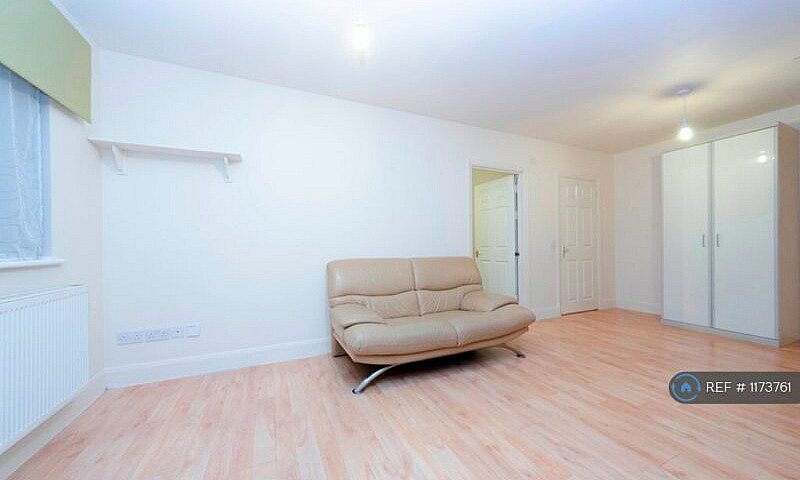 1 Bedroom Flat In Up...