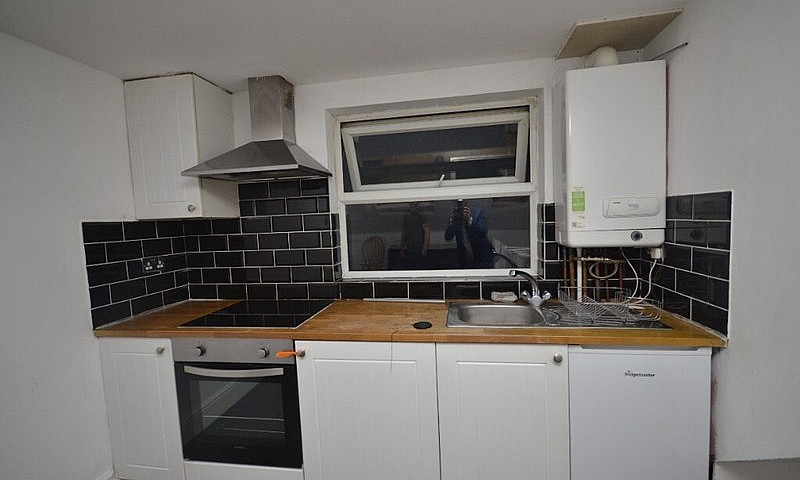 Cheap One Bedroom Fl...