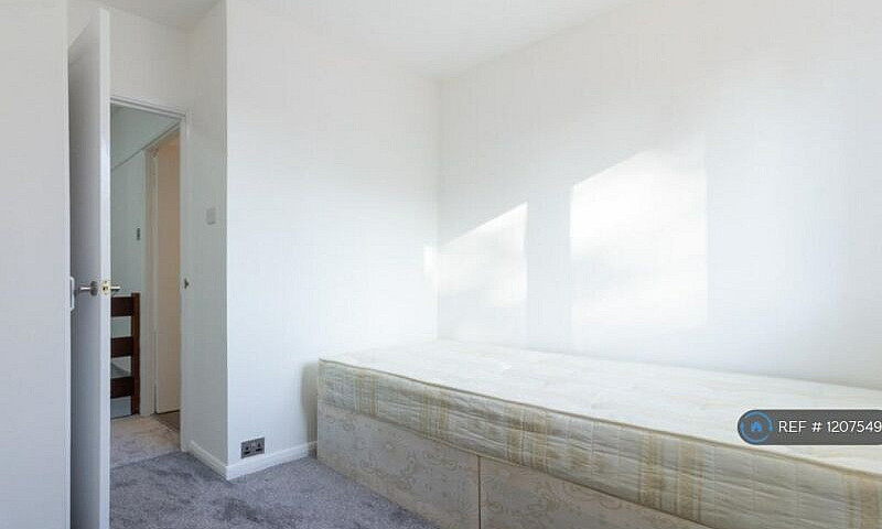 3 Bedroom Flat In La...