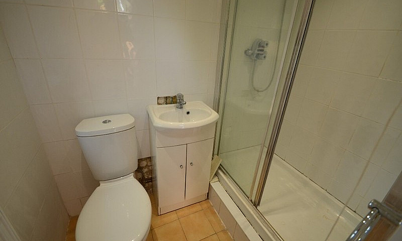 Large Studio Flat Ha...