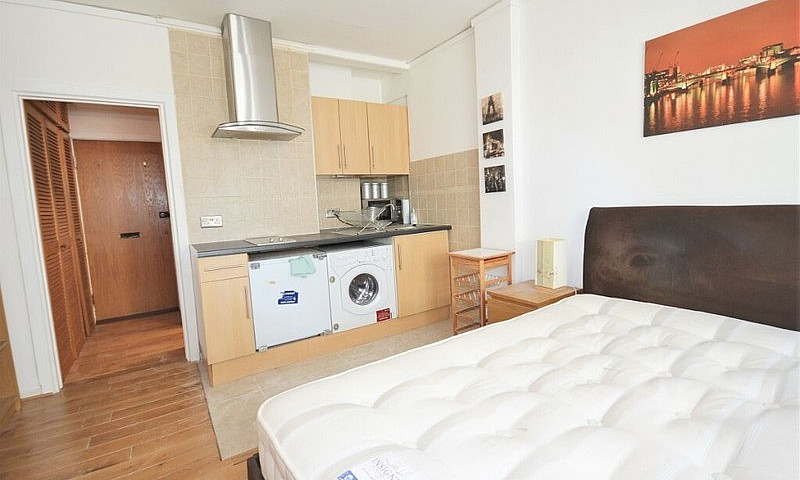 Wc1H: Large Studio A...