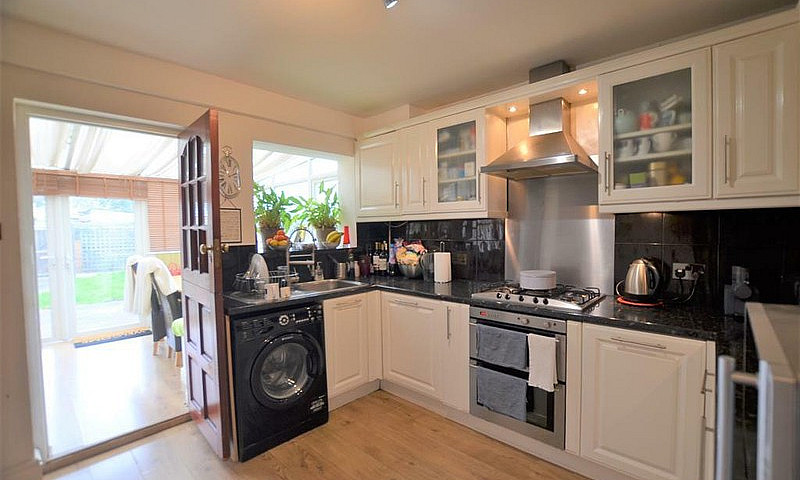 3 Bedroom House In N...