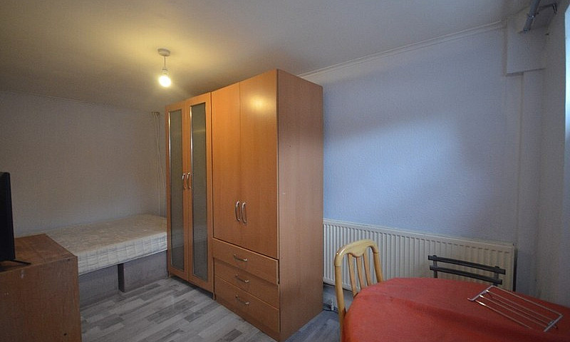 Double Room Availabl...