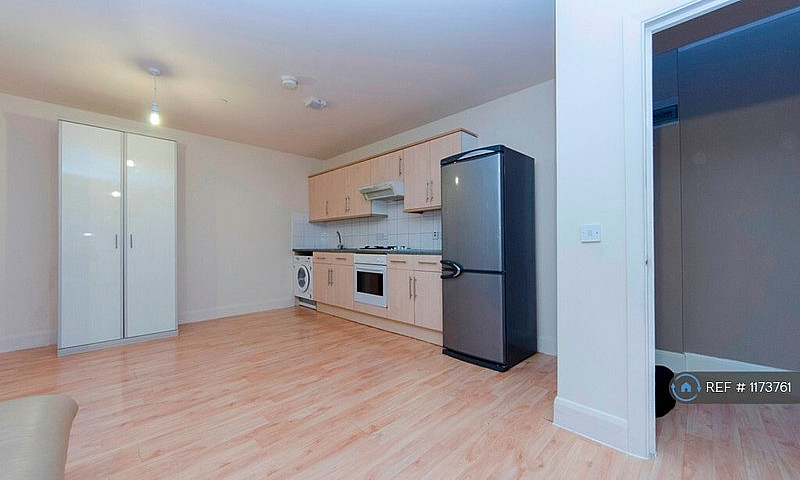 1 Bedroom Flat In Up...
