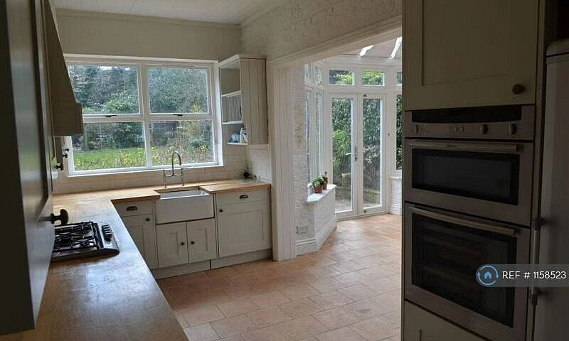 4 Bedroom House In V...