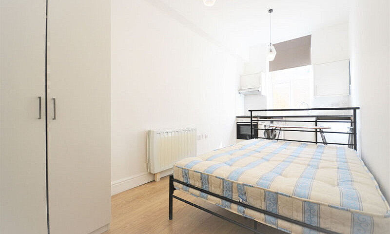 W3: Bright Studio Fl...