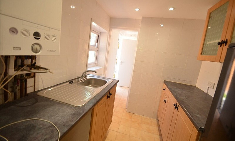 Large Studio Flat Ha...