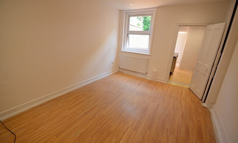 Large Studio Flat Ha...