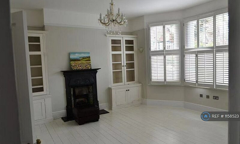4 Bedroom House In V...