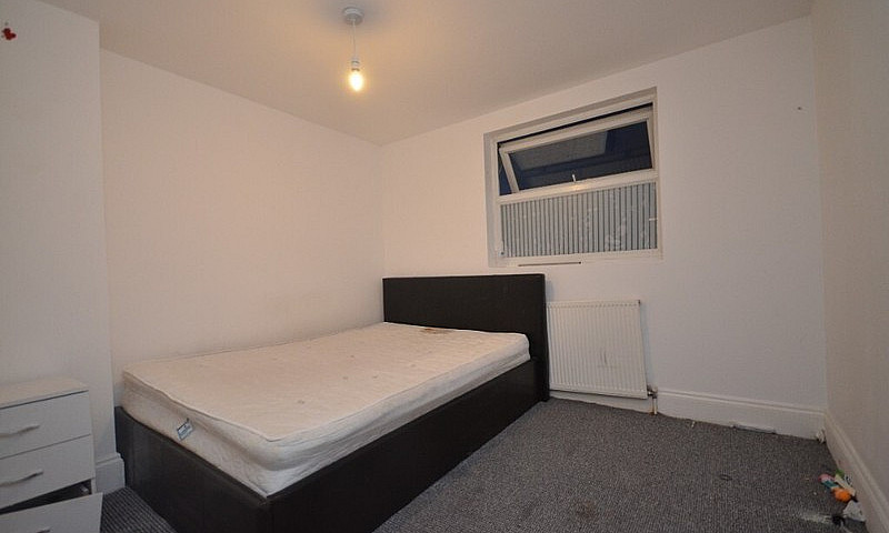 Cheap One Bedroom Fl...