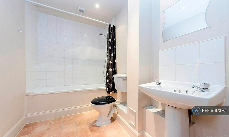 1 Bedroom Flat In Up...