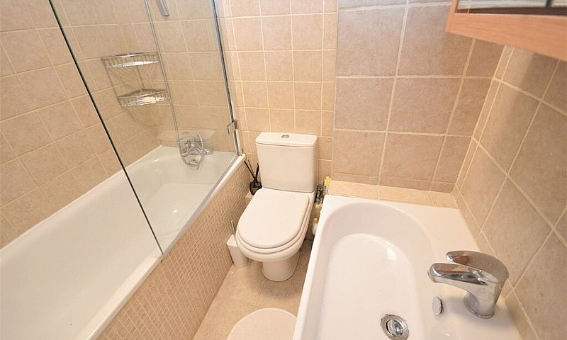 Wc1H: Large Studio A...