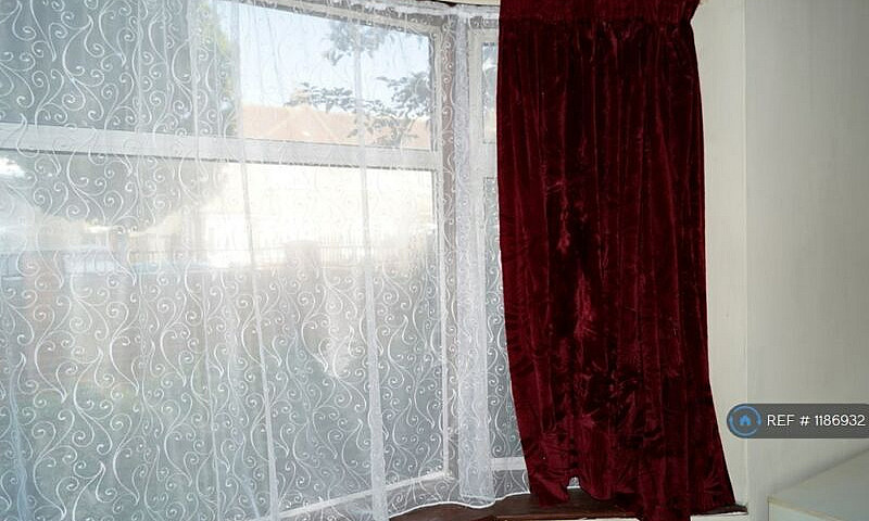 Studio Flat In Westb...