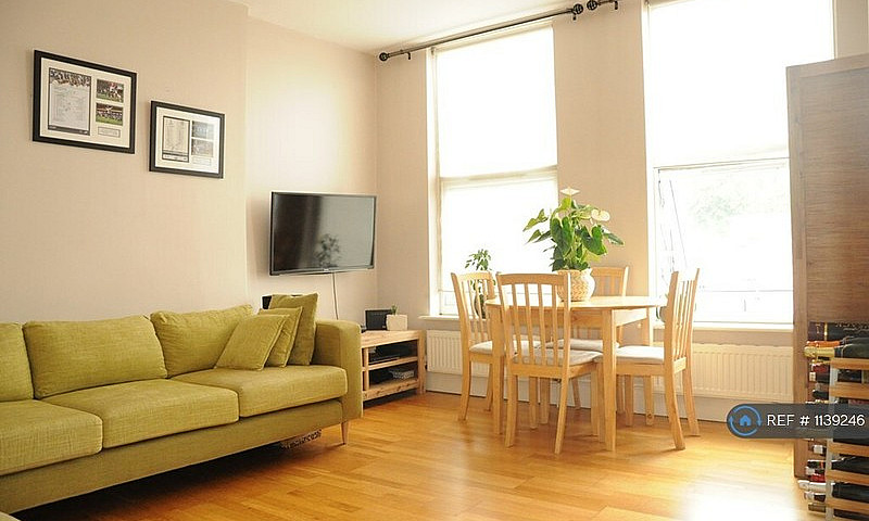 2 Bedroom Flat In Fe...