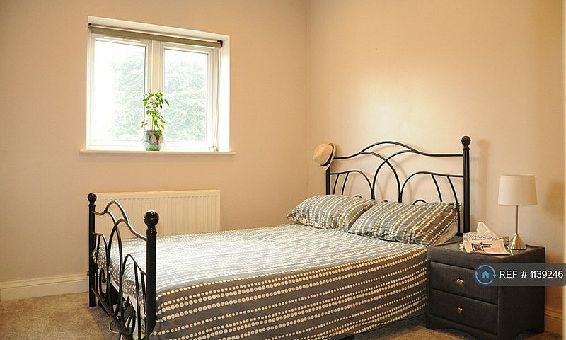 2 Bedroom Flat In Fe...