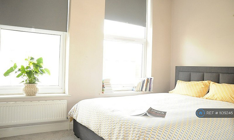 2 Bedroom Flat In Fe...