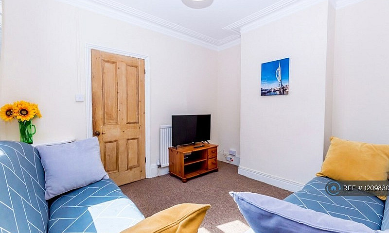 4 Bedroom House In B...