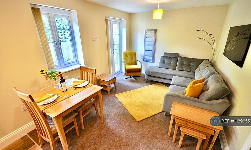 1 Bedroom Flat In Ho...