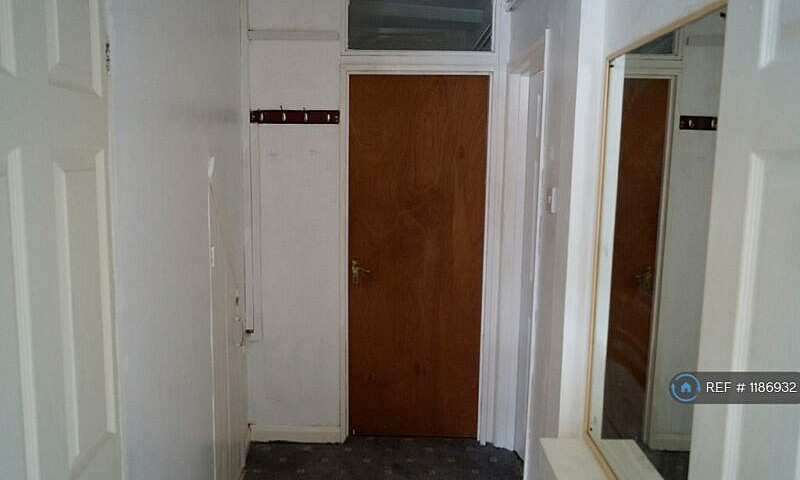 Studio Flat In Westb...