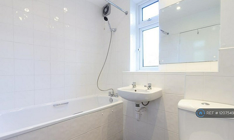 3 Bedroom Flat In La...