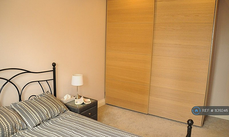 2 Bedroom Flat In Fe...