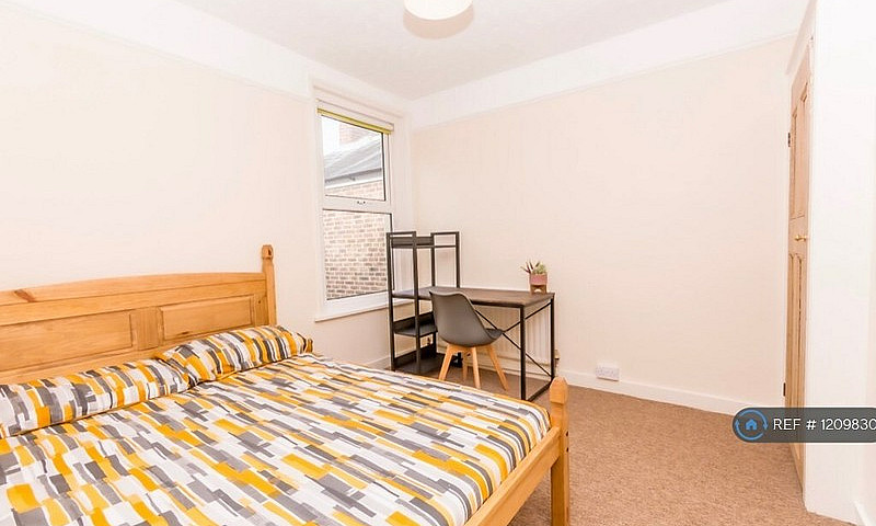 4 Bedroom House In B...