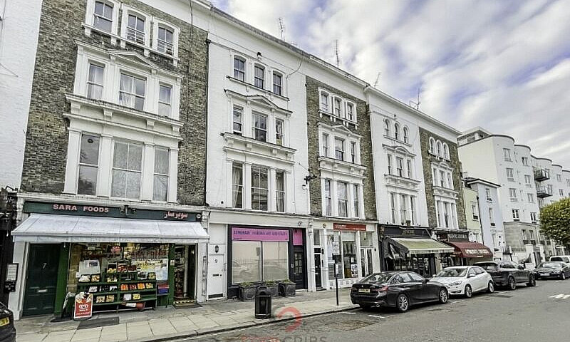 Studio Flat On A Qui...