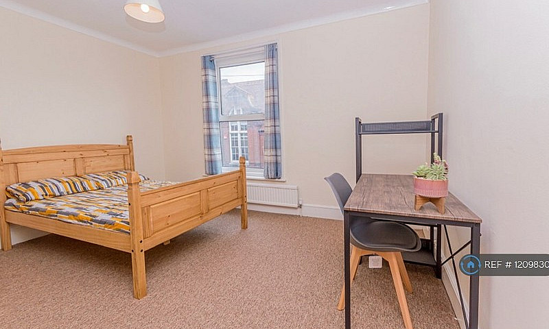 4 Bedroom House In B...