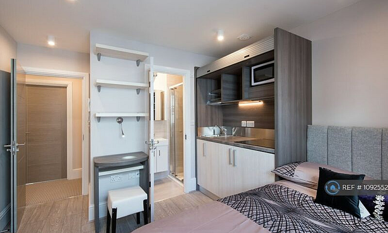 Studio Flat In Londo...