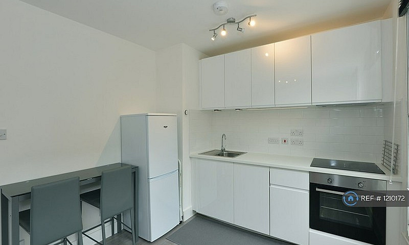 1 Bedroom Flat In Ha...