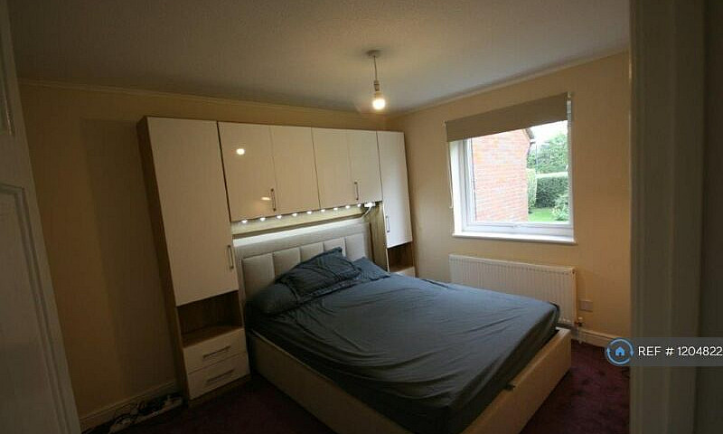 2 Bedroom Flat In As...