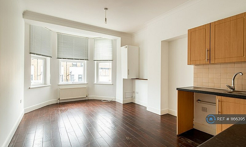 2 Bedroom Flat In Su...