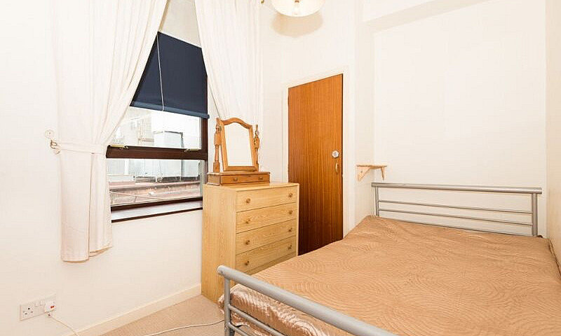 1 Bedroom Flat In Cr...