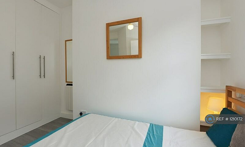 1 Bedroom Flat In Ha...