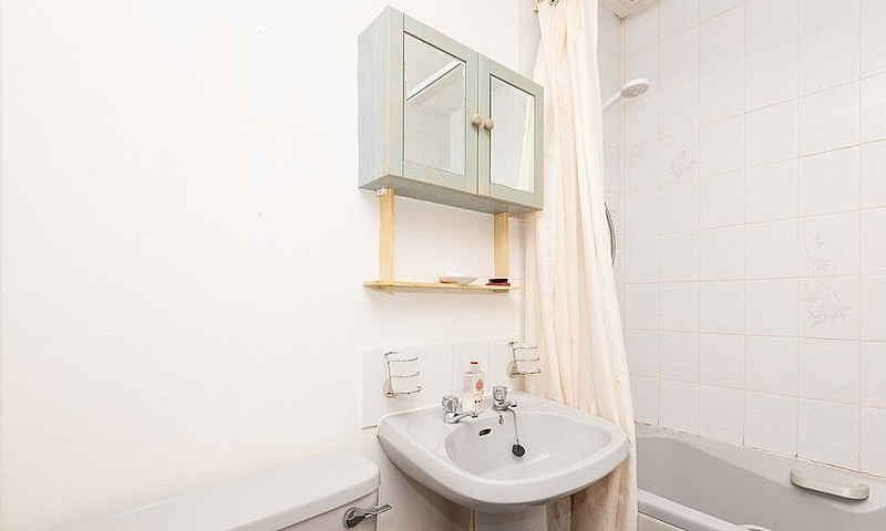 1 Bedroom Flat In Cr...