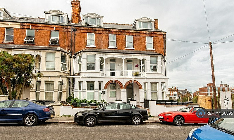 2 Bedroom Flat In Su...