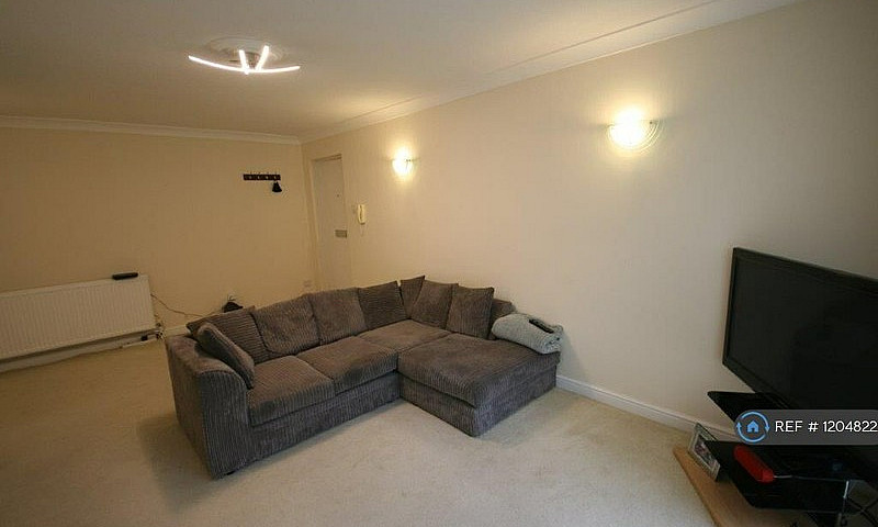 2 Bedroom Flat In As...