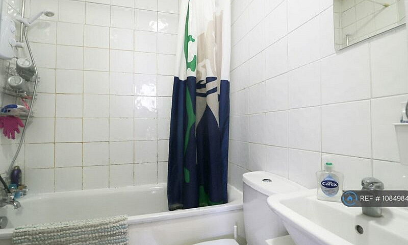 4 Bedroom Flat In Ra...