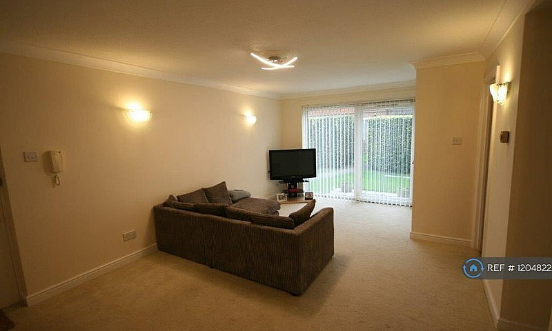 2 Bedroom Flat In As...