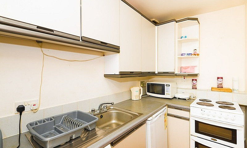 1 Bedroom Flat In Cr...