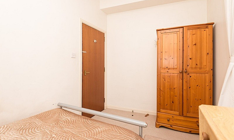1 Bedroom Flat In Cr...