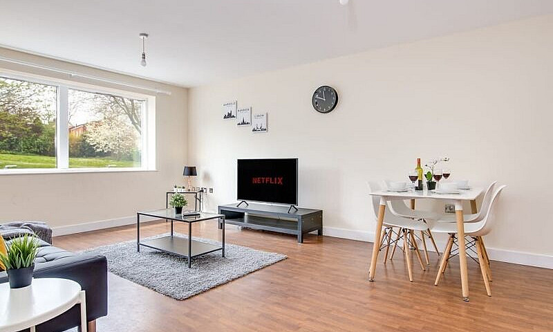 Beautiful Fully Furn...