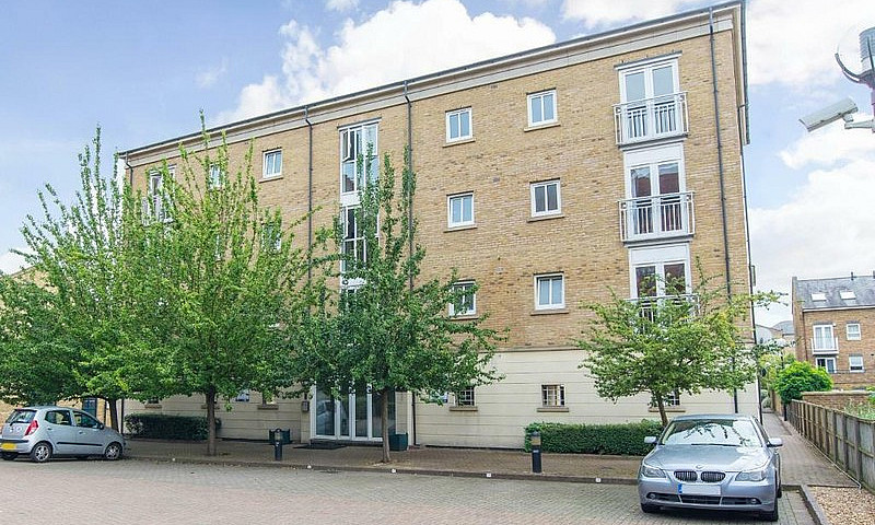 1 Bedroom Flat In Mi...