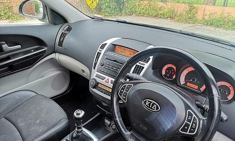 Kia Ceed ...