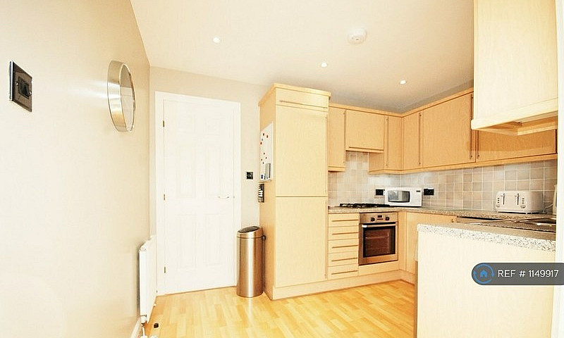 3 Bedroom Flat In Ne...