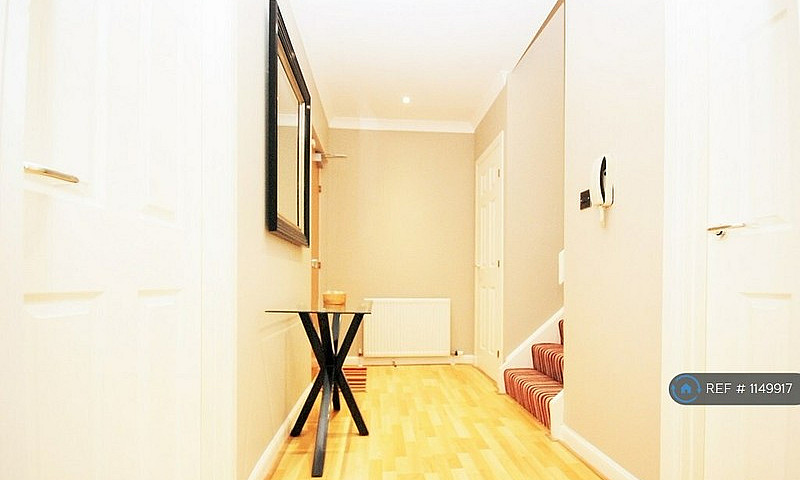 3 Bedroom Flat In Ne...