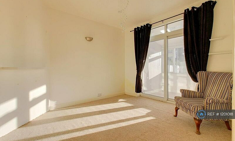 3 Bedroom House In S...