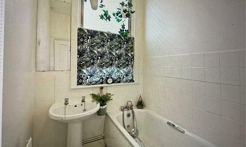 2 Bed Flat Furzedown...